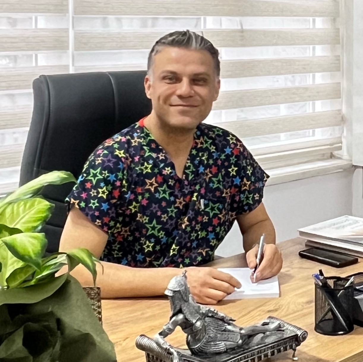 Hakkımda | Uzm. Dr. Orhan Demirer | Dermatoloji Uzmanı 1 Dermatolog Dr. Orhan Demirer Dermatoloji Kliniği, Alsancak, İzmir