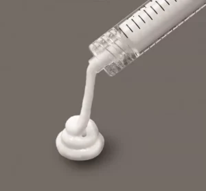 Biyostimulan dolgu tedavisi İzmir Alsancak muayenehanesinde Dr. Orhan Demirer ile kolajen artışı ve cilt gençleştirme