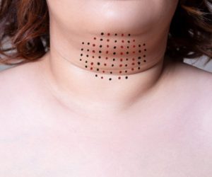 Enjeksiyon lipoliz uygulaması İzmir Alsancak muayenehanesinde Dr. Orhan Demirer ile bölgesel yağ eritme ve vücut şekillendirme