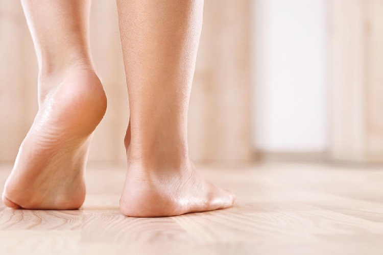 Nasır tedavisi İzmir Alsancak muayenehanesinde Dr. Orhan Demirer ile ayaklarda sertleşmiş cilt dokularının güvenli ve etkili tedavisi