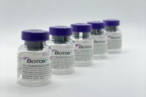 Dermatologist in Izmir – Botox, Fillers & Laser Treatments 2 Botox vials used for aesthetic treatments in Izmir
